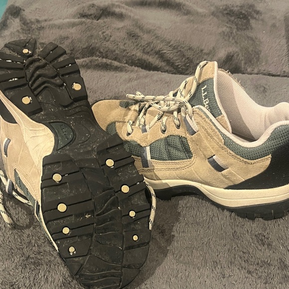 L.L Bean Women’s Beige and Gray - Picture 4 of 4